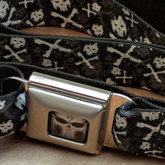 MARVEL Buckle Up Buckle Down Seat Belt Buckle Skulls AOP Black Adjustable 36" - Picture 7 of 8